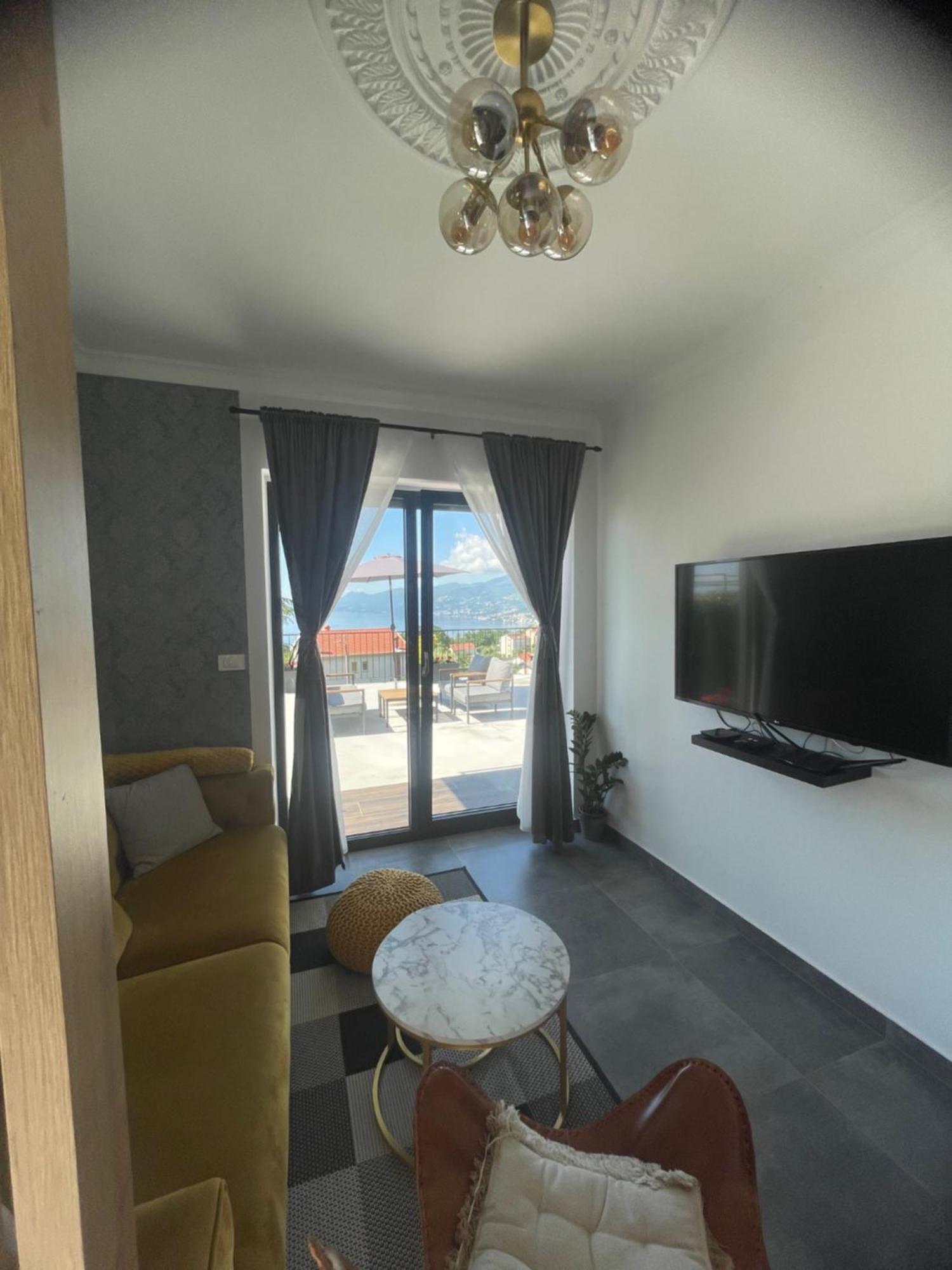 Apartments Alba Chiara คาสตาฟ ภายนอก รูปภาพ